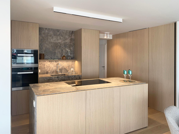 Steri moderne greeploze keuken